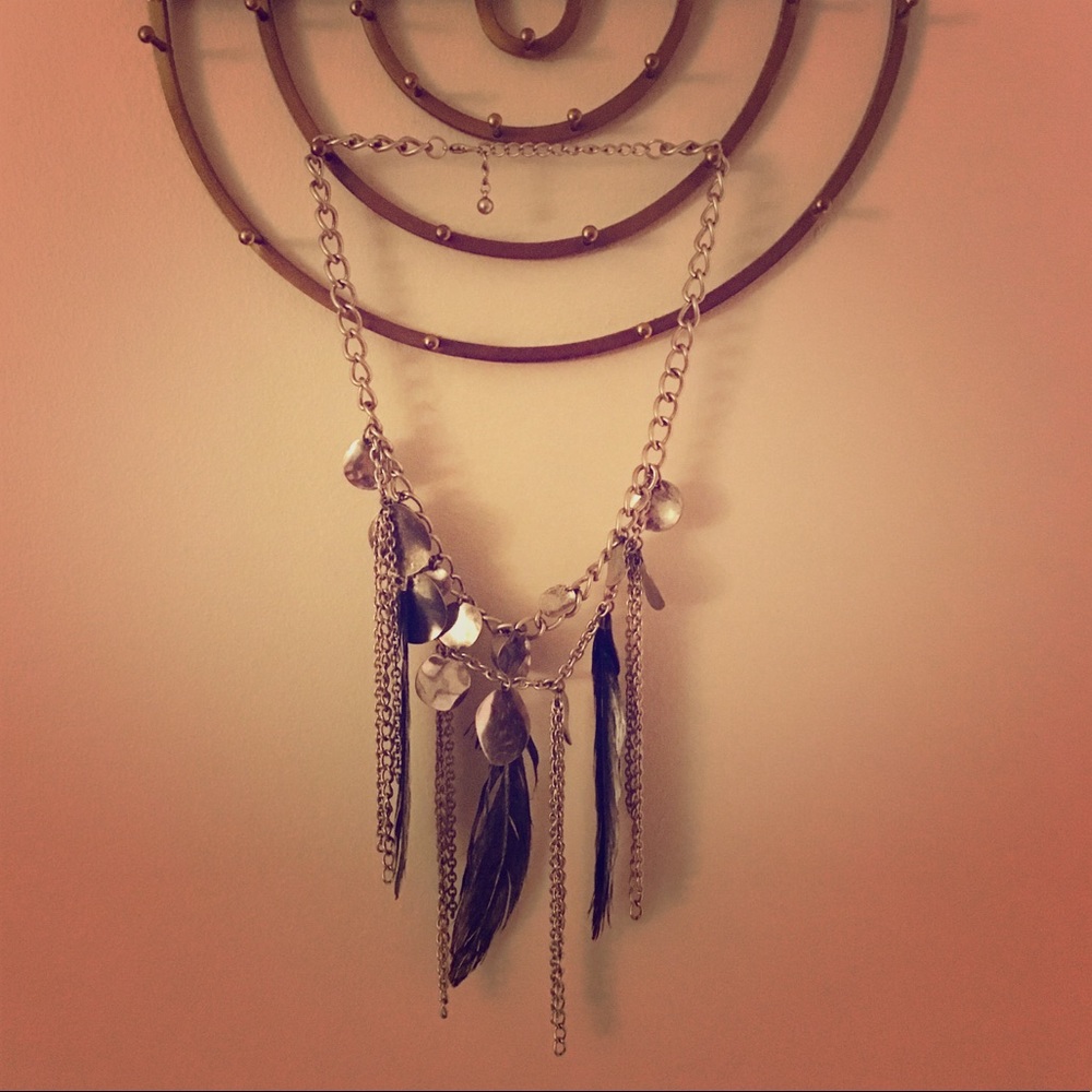 Silver chain link statement necklace with feathers